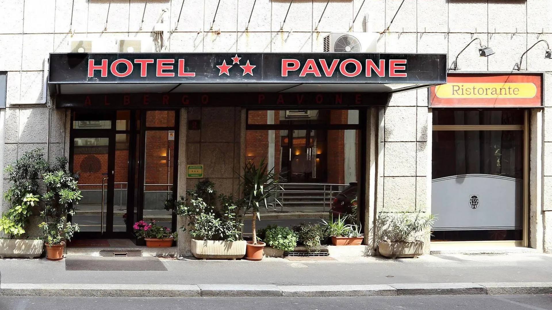 Hotel Pavone Milan 3*,